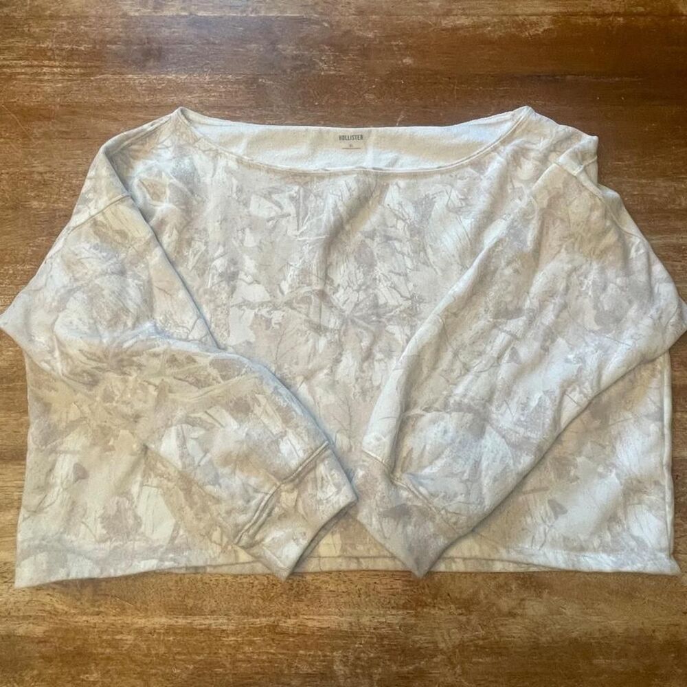 Hollister-co Women's White and Cream Sweatshirt